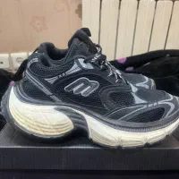 کتانی بالنسیاگاسفیدمشکی سایز۴۳-۴۴درحدنوBalenciaga