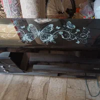 میز تلویزیون شیشه ای