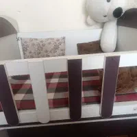 تخت نوزاد چندمنظوره(گهواره،میز تحریر،تخت)