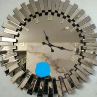 ساعت اینه ایی درحداکبندنونو رنگ طلایی