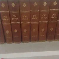 مجموعه ای از کتاب‌های خاص و قدیمی و کمیاب