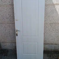 درب و چهارچوب چوبی همراه با قفل