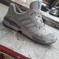 یک جفت کتونی اورجینال درحد نو