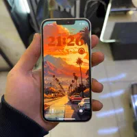 آیفون 13 در حد بدون نقطه