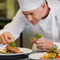 آشپز حرفه ای در کافی شاپ