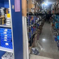 فروشنده و کارشناس یدکی اتومبیل