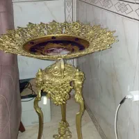 میوه خوری کنار سالنی