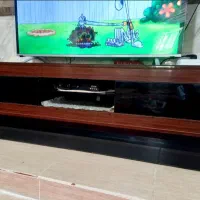 جاکفشی و زیر تلویزیون