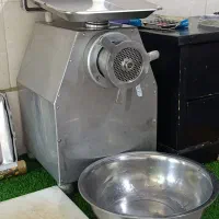 مقداری وسایل مرغفروشی و قصابی