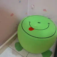 عروسک بزرگ با صندلی