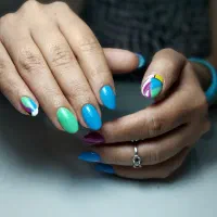 نیازمند مژه کار با سابقه و ناخن کار