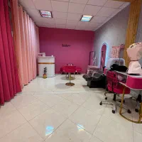 استخدام پرسنل در سالن صورتی