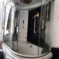 حمام شیشه ای وان دار