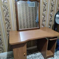 میز کامپیوتر و آینه