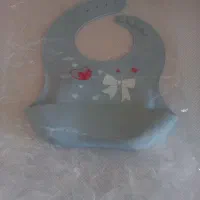 پیشبند بچه و کفش بچه گانه و سوئیشرت بچه
