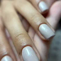 خدمات کاشت ناخن و اسپا