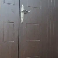 نصب انواع قفل و یراق آلات و درب چوبی