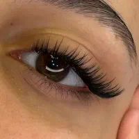استخدام مژه کار حرفه ای