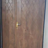 در ورودی واحد آپارتمان با چهارچوب