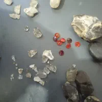 سنگ نتراشیده الماس . و تراشیده بشرط شهاب سنگ الماس