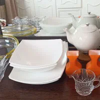 تعدادی ظروف پذیرایی نو مناسب جهیزیه