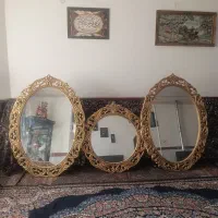 آینه با قاب چوبی
