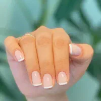 کاشت و لمینت ناخن
