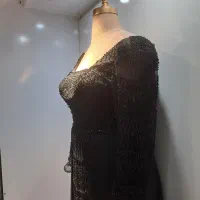 فروشنده مزون همکار خانم