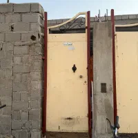 در حیاط با چهارچوب