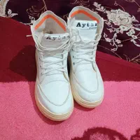 یه جفت کفش زنانه دخترانه در حدصفر 39و40