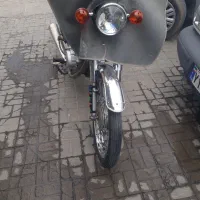 یکدستگاه موتور هوندا ۱۲۵ چراغ گرد