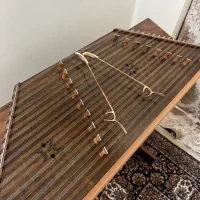 سنتور استاد جواد طلوعی همراه با کیف و میز سنتور