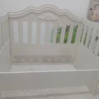 گهواره کنار تخت مادر