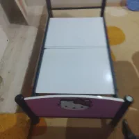 یک عدد تخت بچگانه