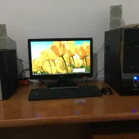 کامپیوتر سالم و تمیز با همه لوازم جانبی