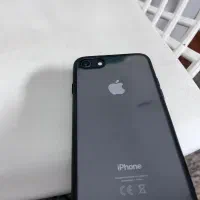 آیفن ۸ و حافظه ۶۴ با کاور و شارژر و جعبه