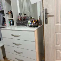 میز‌توالت تخت‌یک‌نفره به همراه تشک