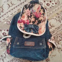 کیف مدرسه لی
