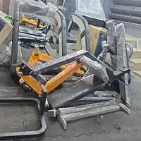 دو دستگاه پرس سینه (دستگاه بدنسازی)