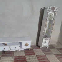 میز تلویزیون ساعت ایستاده