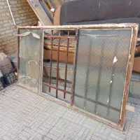 یه پنجره  بایه پله