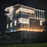 قلعه گردن ۴۰۰ متر ویلایی تریبلکس با آسانسور