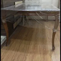 میز چوبی کار کرده