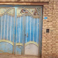 درب آهنی سالم تمیز بدون پوستیگی