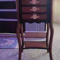پشتی و میز تلفنی بسیار تمیز