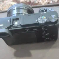 دوربین سونی آلفا ۶۰۰۰ با لنز ۱۶ ۵۰