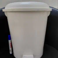 سطل زباله و ظروف برنج