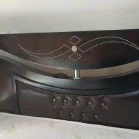 تخت چوب گردو براق دونفره با تشکر تمیز وسالم