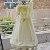 تعدادی لباس وصندل