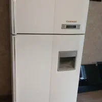 یخچال دوو اصل سالم وتمیز وظروف پذیرایی